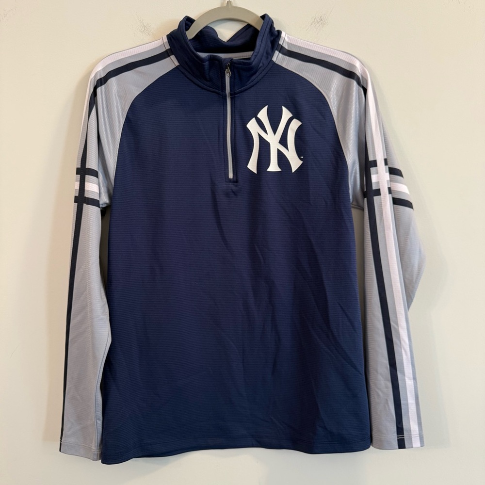 Genuine Merchandise Navy and White New York Yankees Pullover